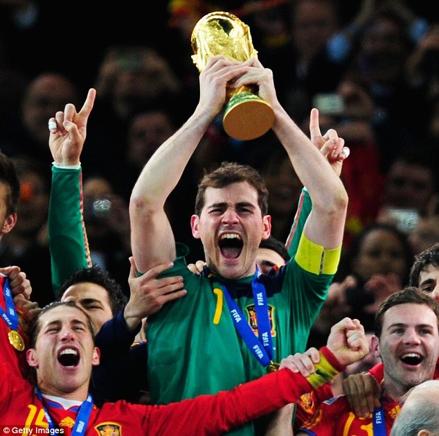 Iker Casillas: 'Chúa không còn đồng hành cùng Tây Ban Nha' ảnh 2